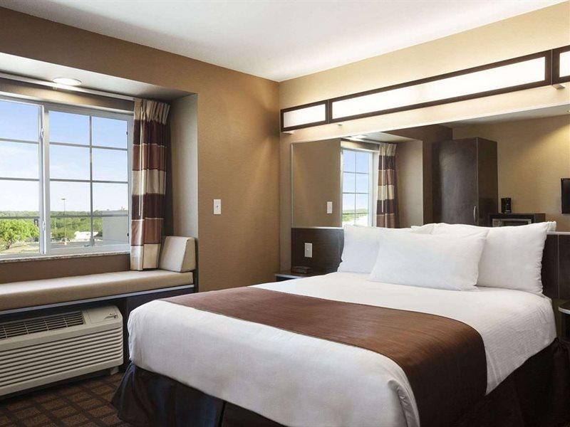 Microtel Inn & Suites Pleasanton Esterno foto